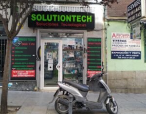 mobile phone repair shop in Madrid , Spain